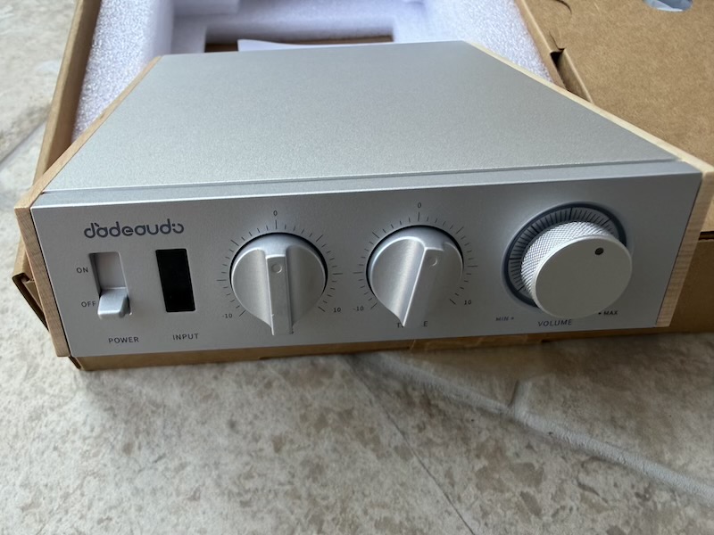 front-panel-power-input-tone-controls-volume.jpg