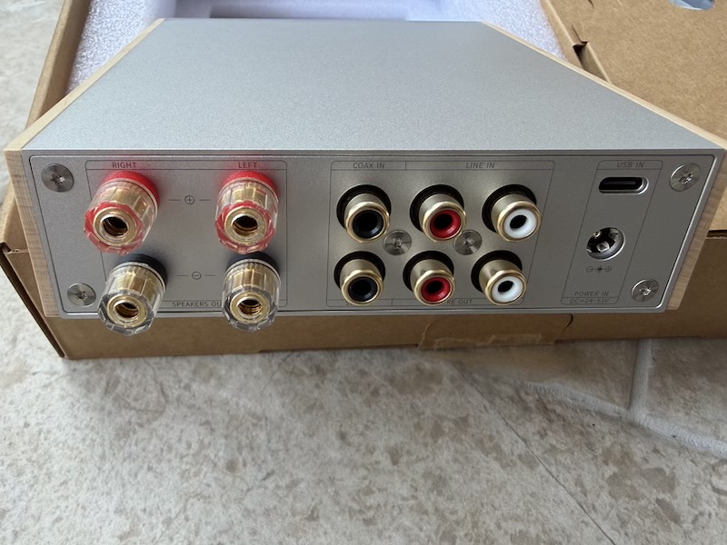 rear-panel-speaker-posts-rca-coax-usb-inputs.jpg