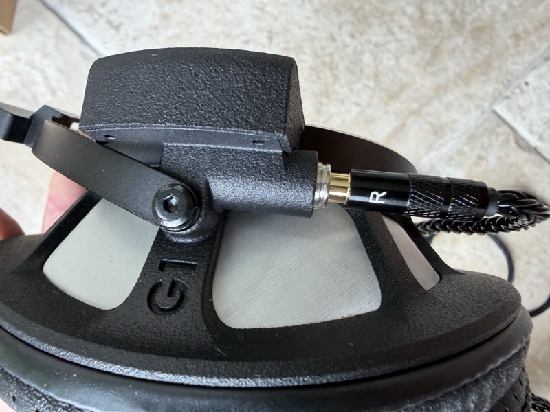 cable connected to the earcup