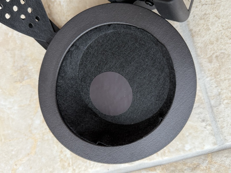 looking into the earpad shows the circular damping disc set in front of the driver