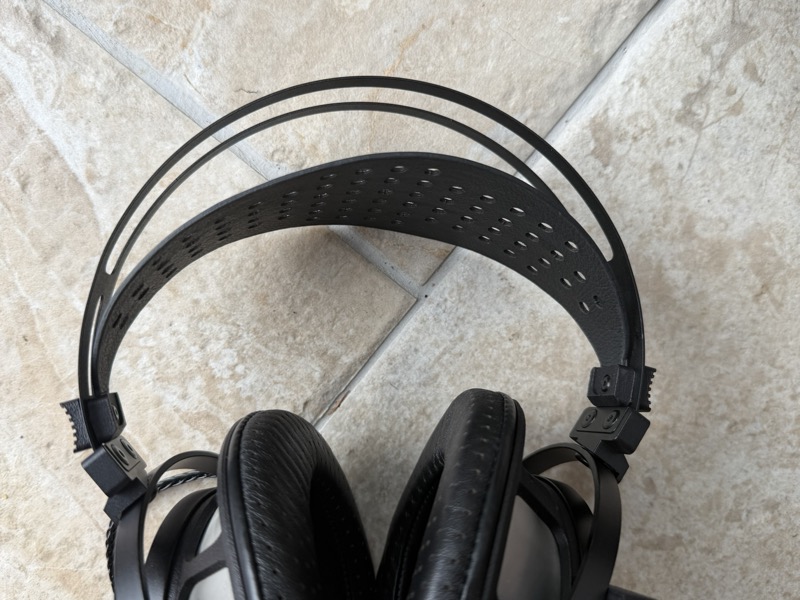 headband rails and earpads from above