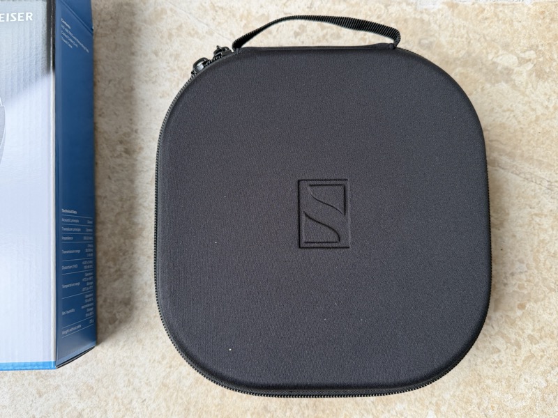 case lid with logo