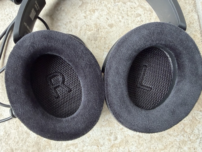 earpad and driver detail