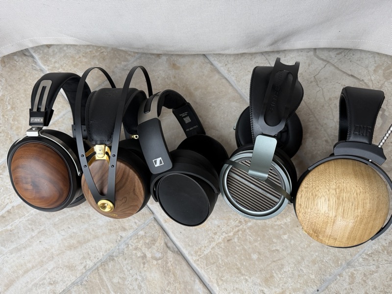 the HD 480 PRO lined up with several other headphones from the comparison set