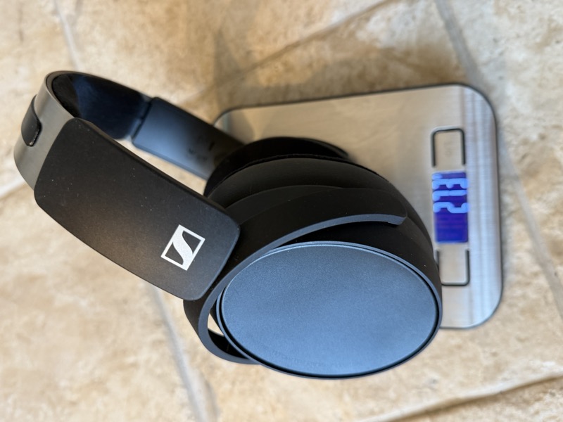 the HD 480 PRO weighed on a kitchen scale at 213g